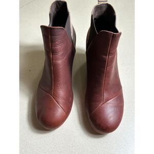 Toms Kelsey Brown Leather Zebra Wedge Bootie Size 8